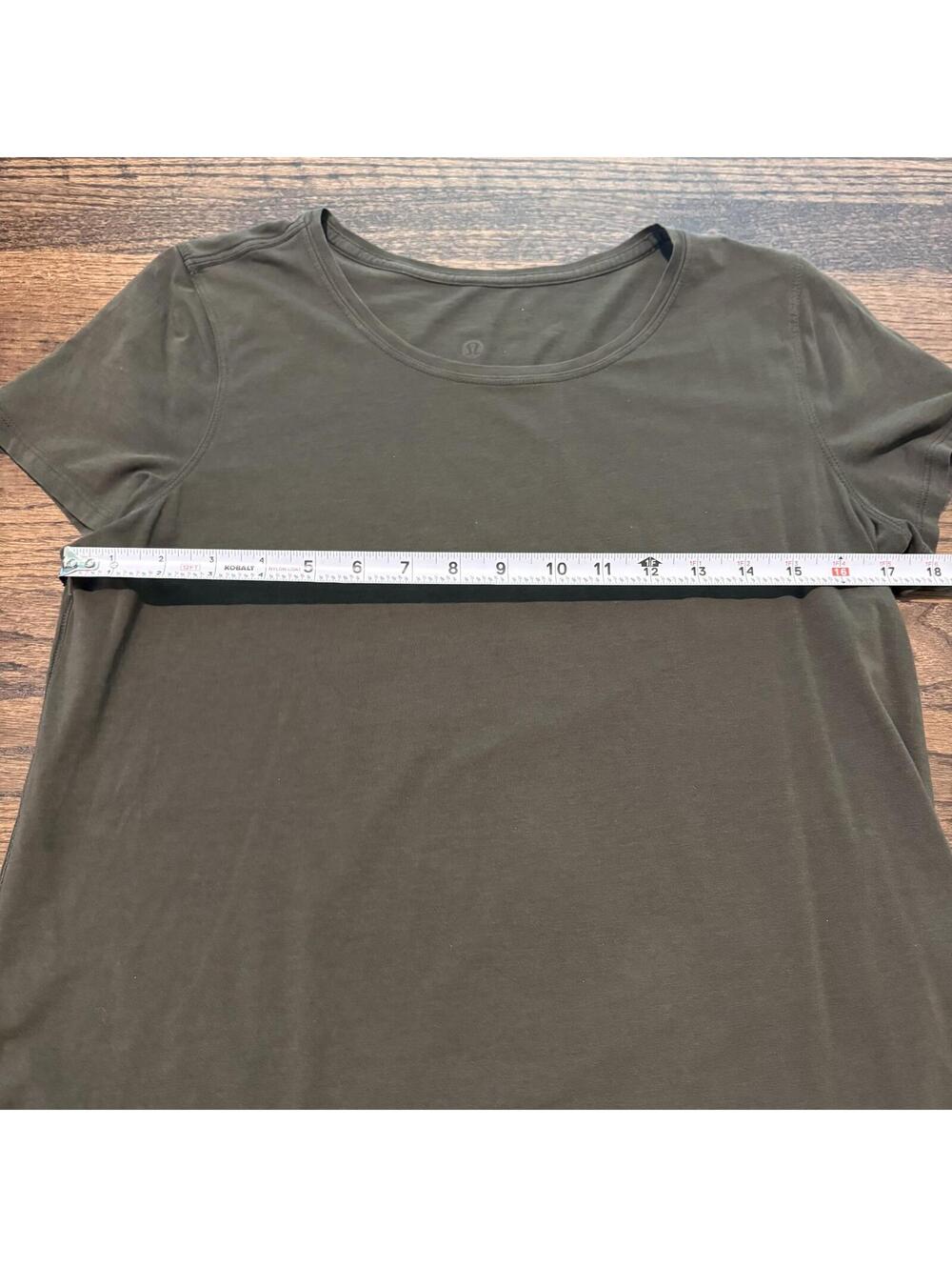 Lululemon Women's Olive Green Crew Neck Short Sleeve T-Shirt Size 6 - Picture 3 of 4